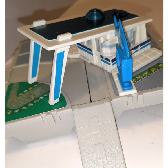 Vintage 1987 Micro Machines Travel City Drive-Thru Fish &  Galoob - Picture 2 of 10